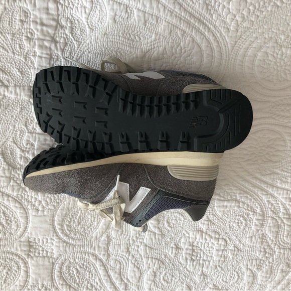 New Balance 574 in Dark Grey Colour - Picture 3 of 4